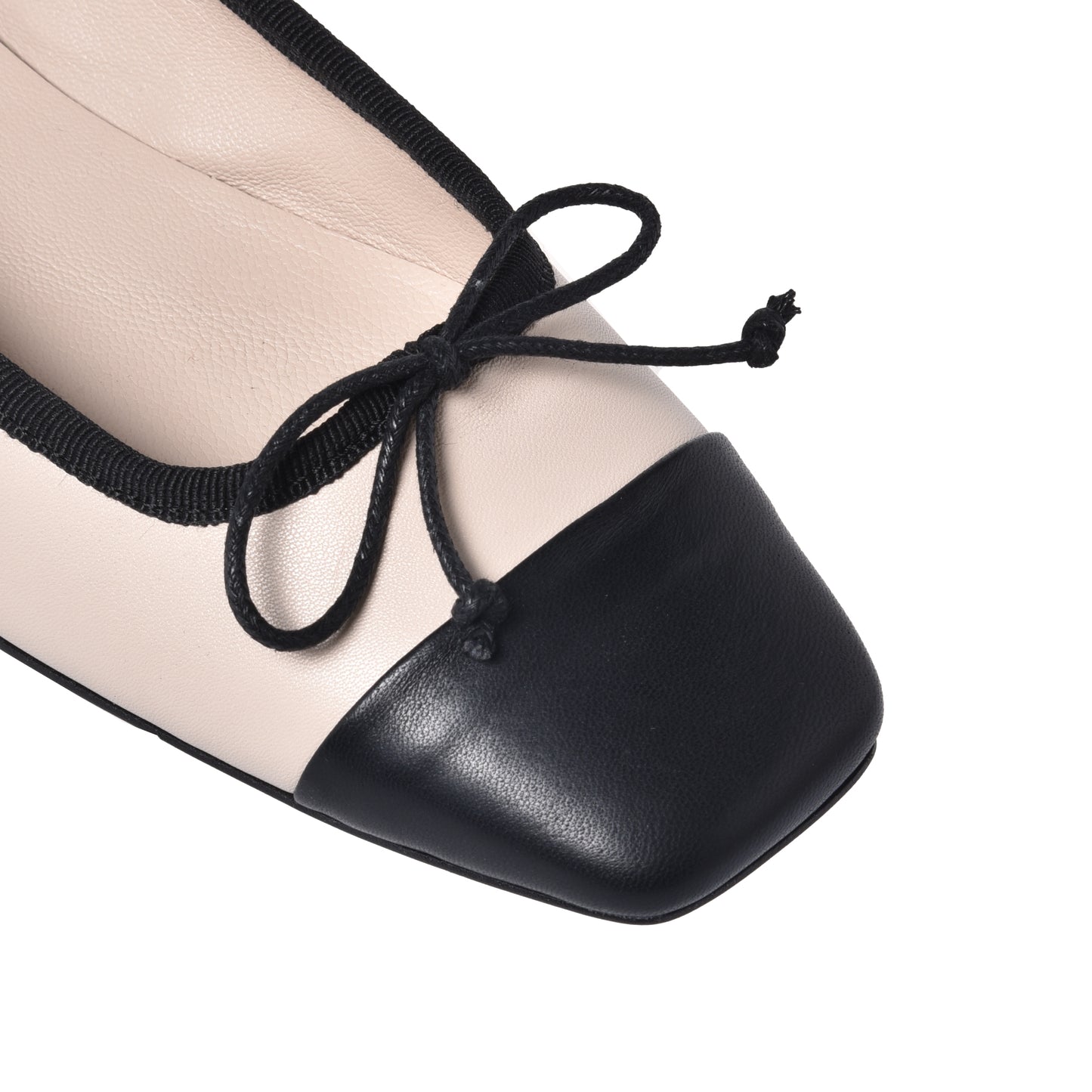 Ballerines en cuir nappa noir et beige