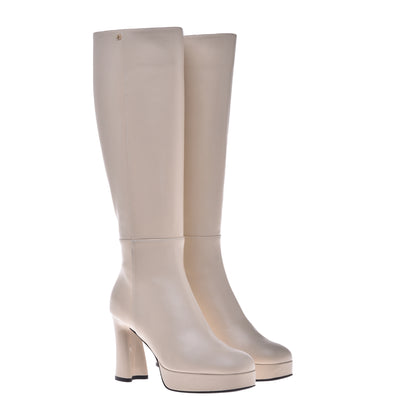 Boots in vanilla leather