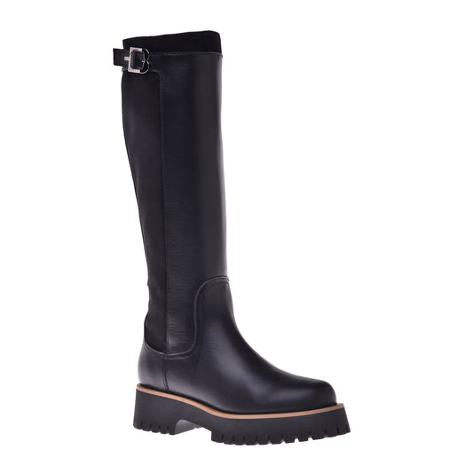Boots in black leather suede
