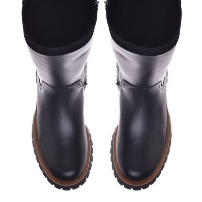 Boots in black leather suede
