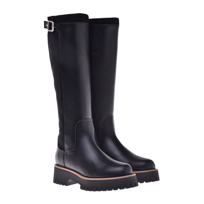 Boots in black leather suede