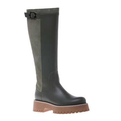 Boots in olive leather and suede