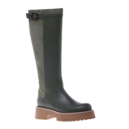 Boots in olive leather and suede