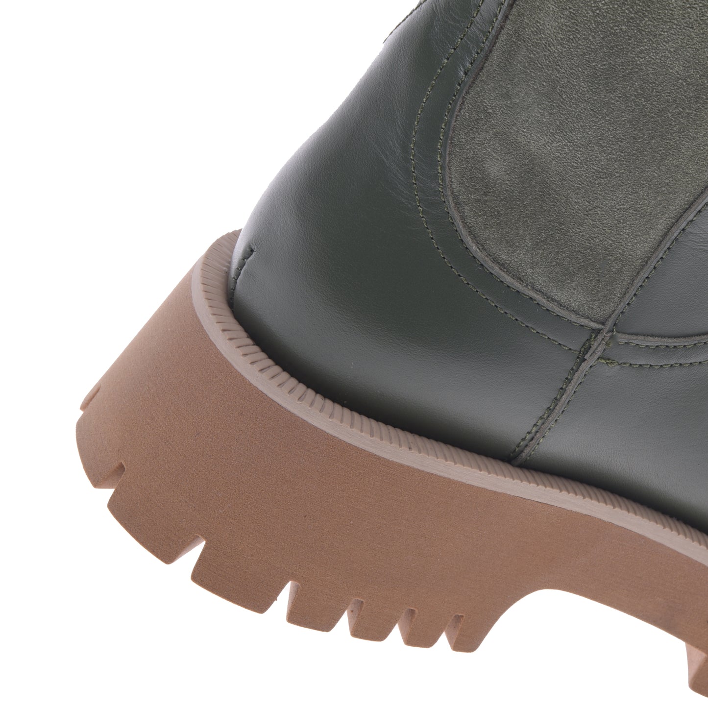 Boots in olive leather and suede