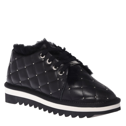Baskets en cuir noir matelassé avec clous