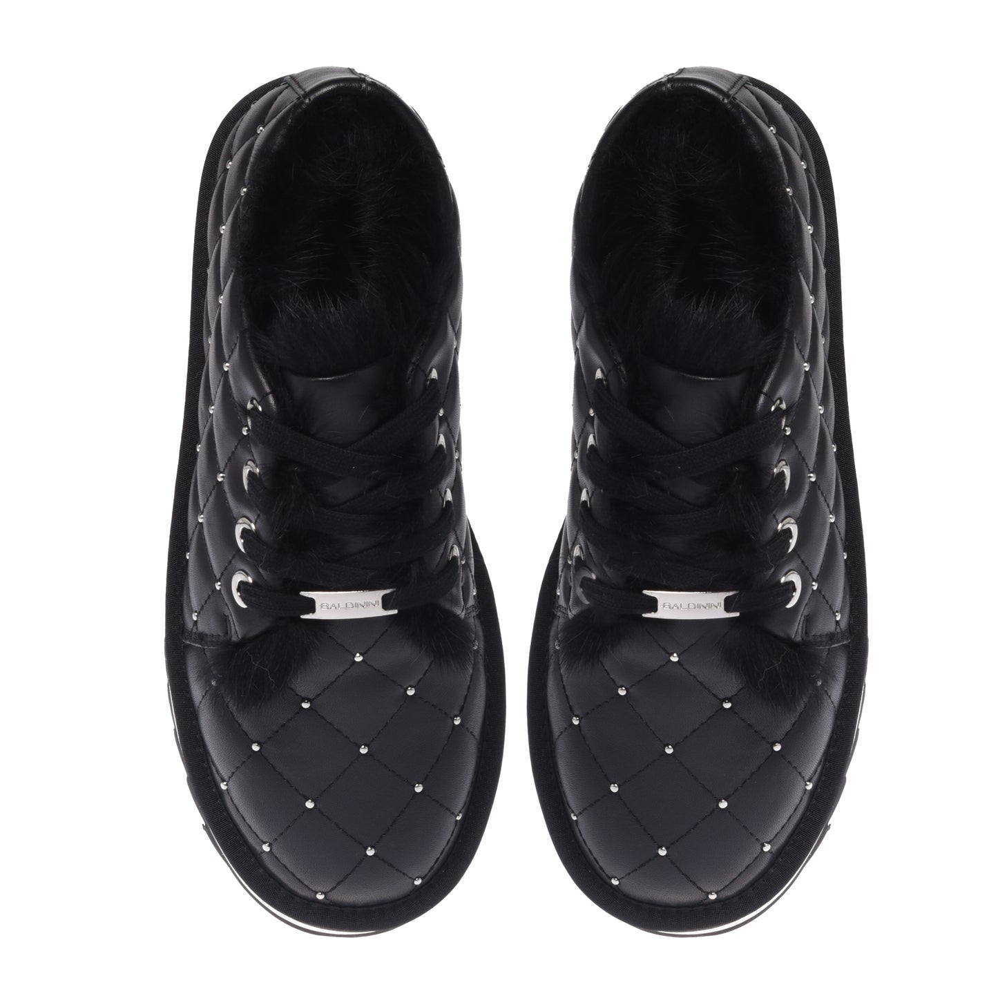 Baskets en cuir noir matelassé avec clous