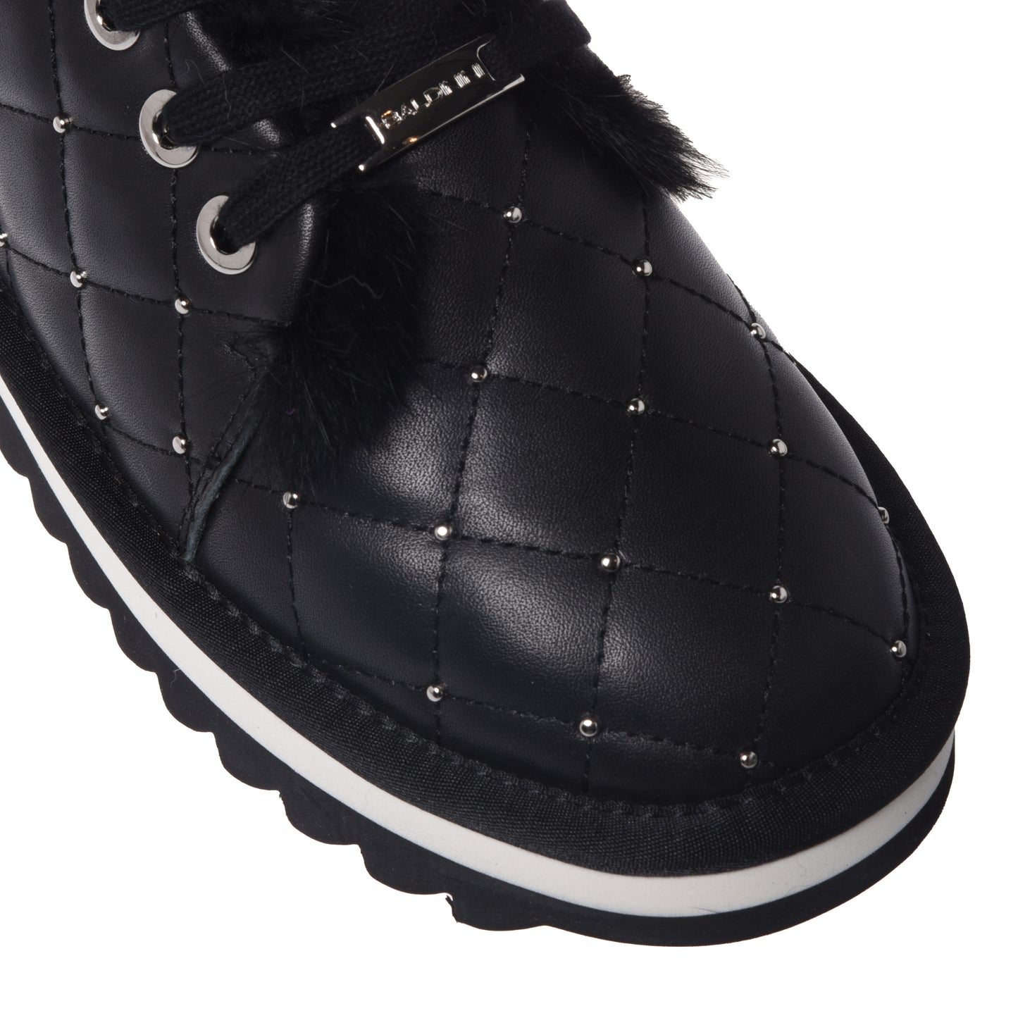 Baskets en cuir noir matelassé avec clous