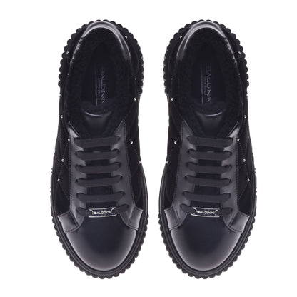 Baskets en cuir et daim noir matelassé et clouté
