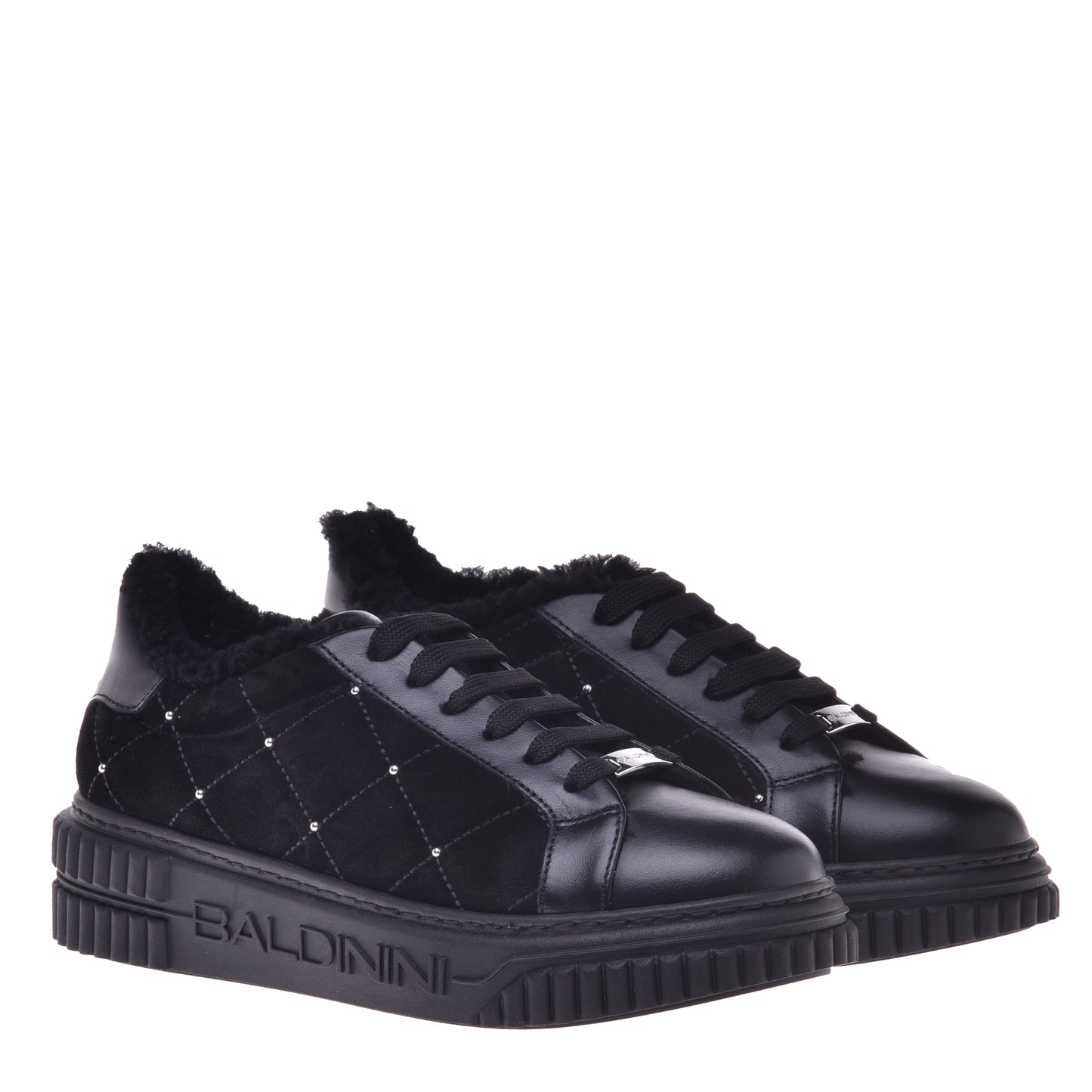 Baskets en cuir et daim noir matelassé et clouté