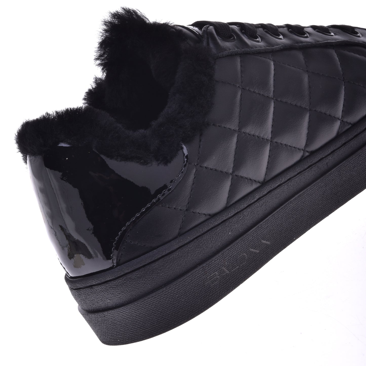 Baskets vernies en cuir matelassé noir
