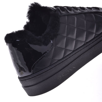 Baskets vernies en cuir matelassé noir