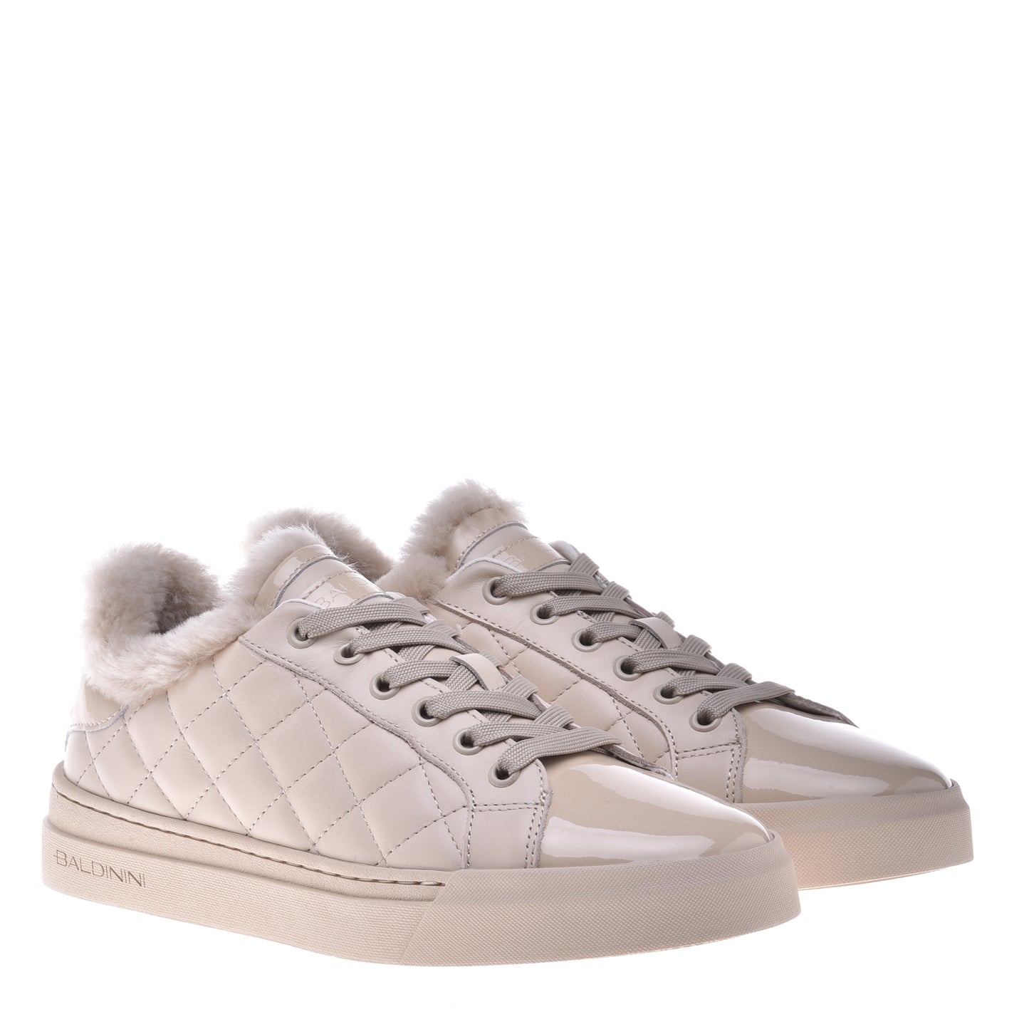 Baskets vernies en cuir matelassé vanille