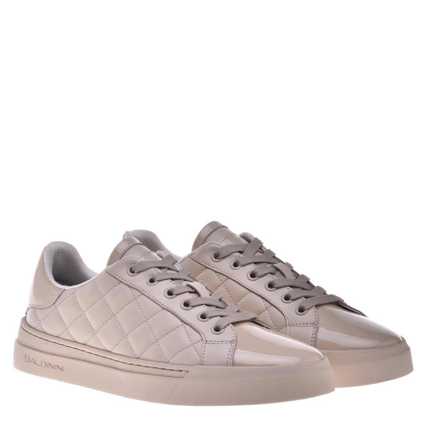 Baskets vernies en cuir matelassé vanille