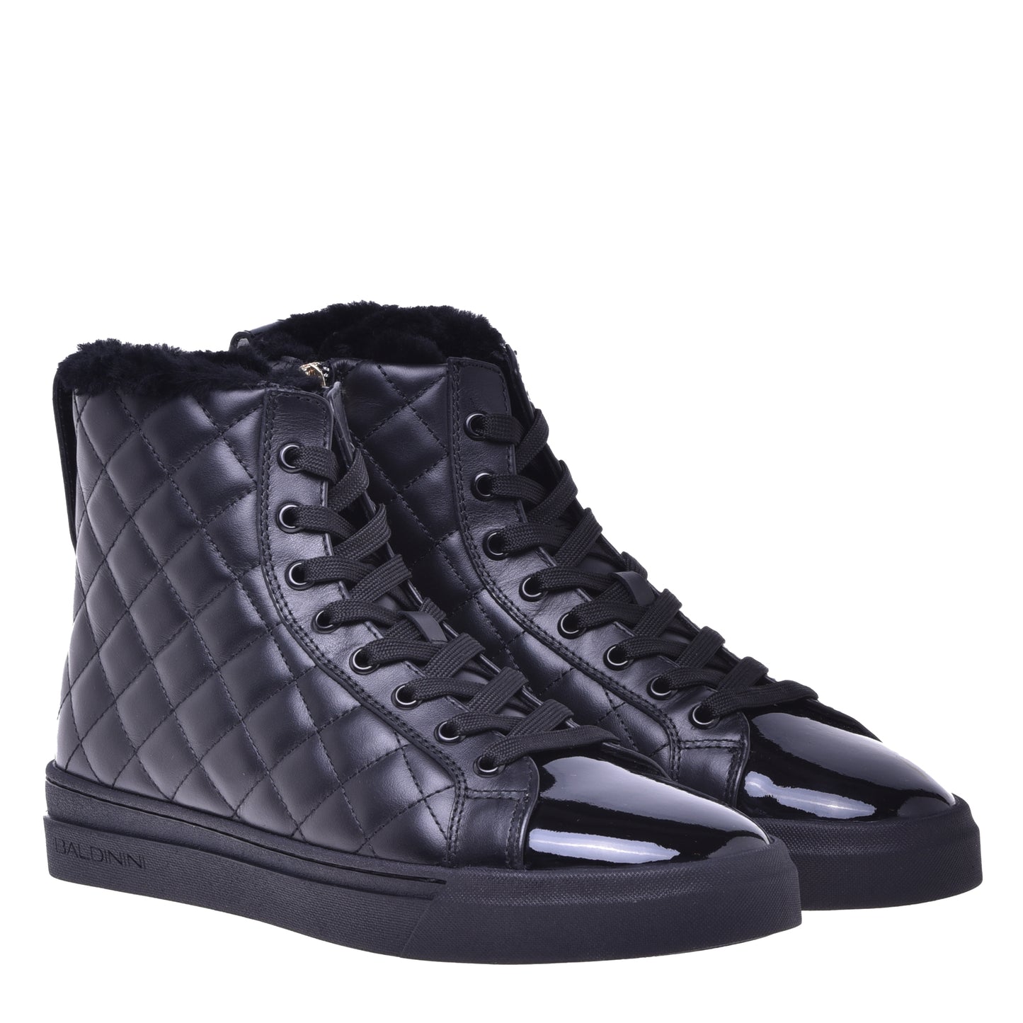 Baskets vernies en cuir matelassé noir