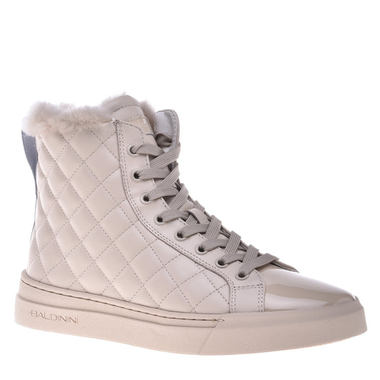 Baskets vernies en cuir matelassé vanille