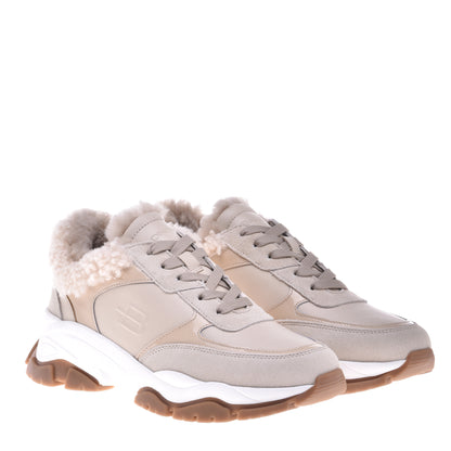 Baskets en daim et cuir beige