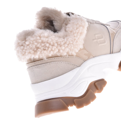 Baskets en daim et cuir beige