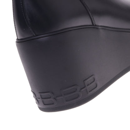 Boots in black leather