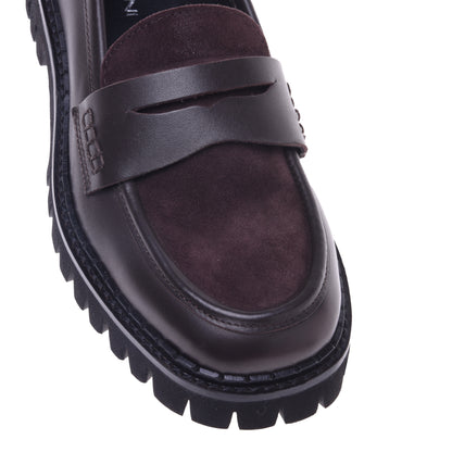 Mocassins marron foncé en daim et cuir