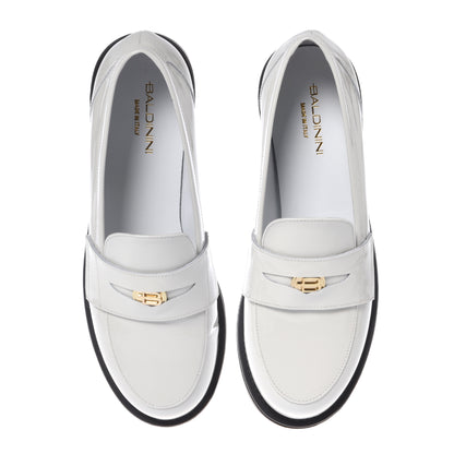 Mocassino in pelle verniciata bianco sporco