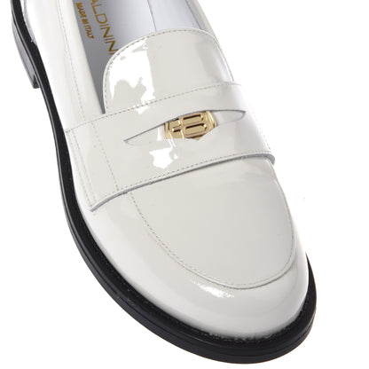 Mocassino in pelle verniciata bianco sporco