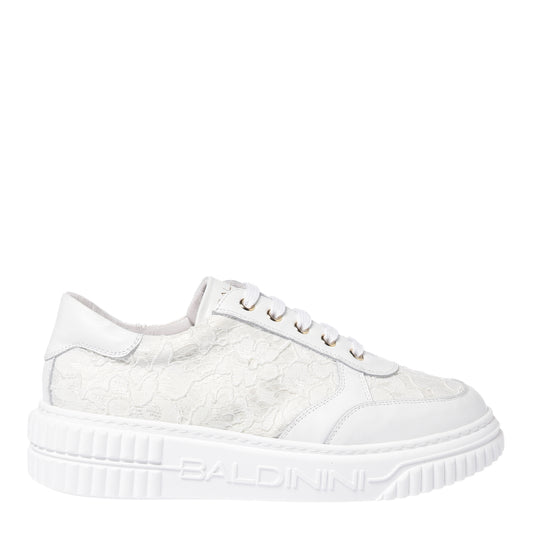Sneaker en cuir et dentelle blanche