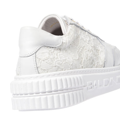 Sneaker en cuir et dentelle blanche