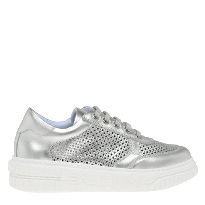Sneaker en cuir nappa laminé argent perforé
