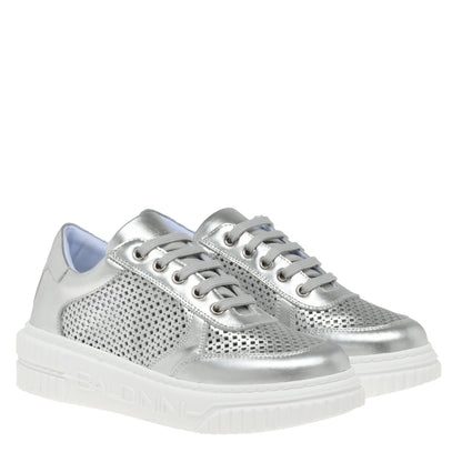 Sneaker en cuir nappa laminé argent perforé