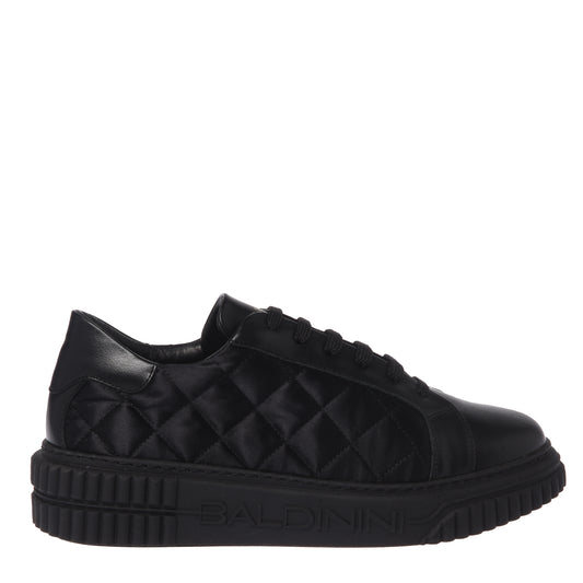 Sneaker en cuir noir et satin matelassé
