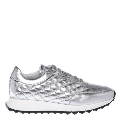 Sneaker en nappa laminé matelassé argent