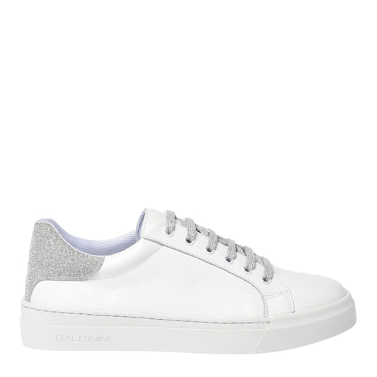 Sneaker en cuir blanc et paillettes argentées