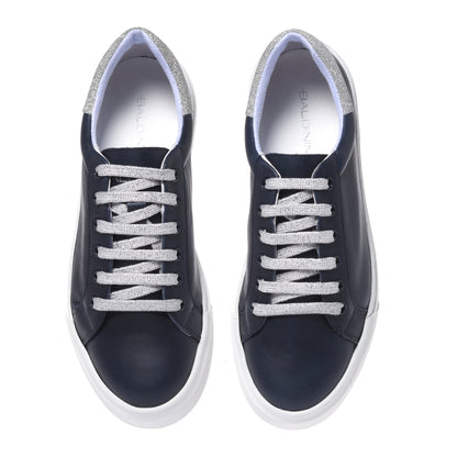 Sneaker en cuir noir et paillettes argentées