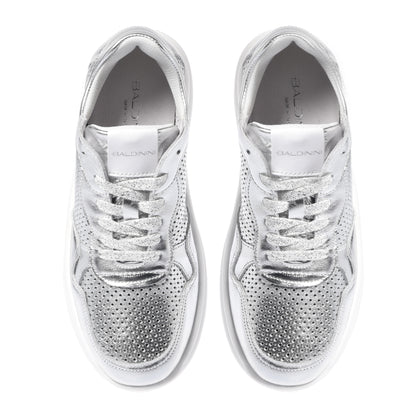 Sneaker en nappa laminé perforé argent