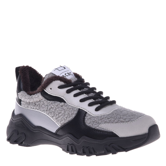 Baskets en simili cuir gris