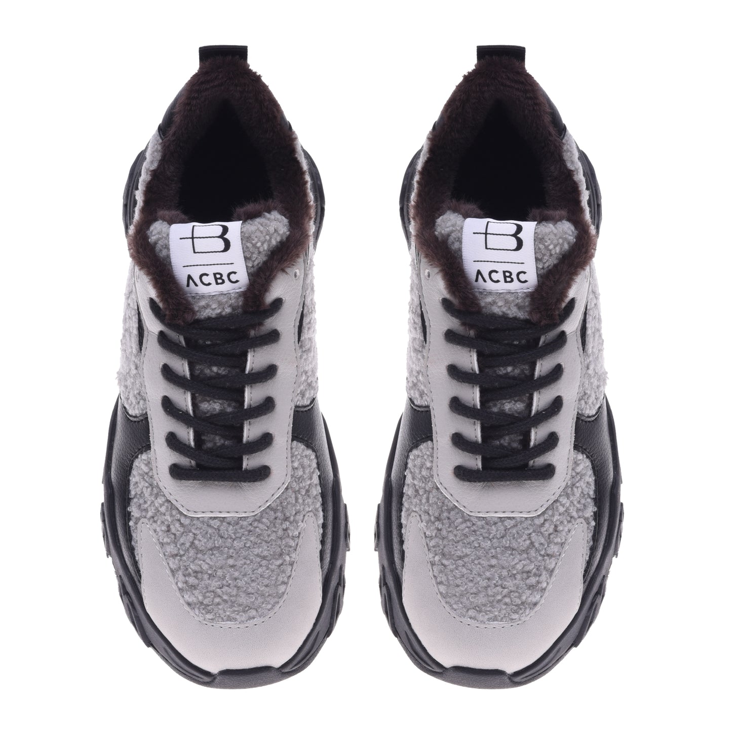 Baskets en simili cuir gris