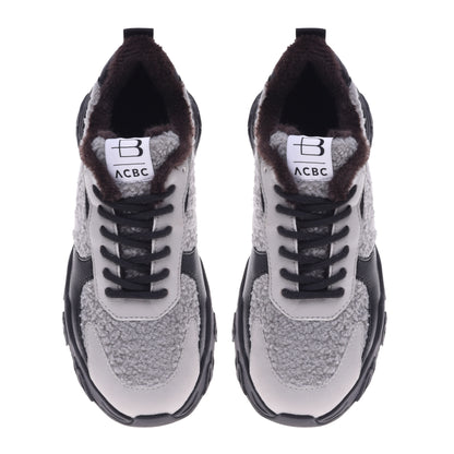 Baskets en simili cuir gris