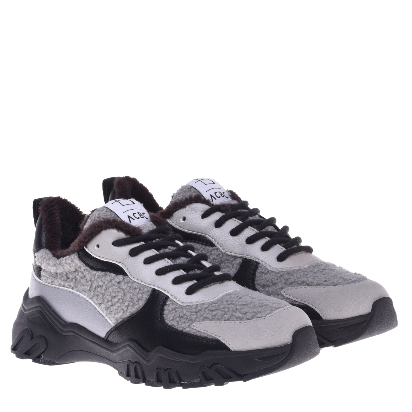 Baskets en simili cuir gris