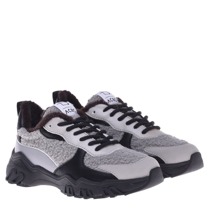 Baskets en simili cuir gris
