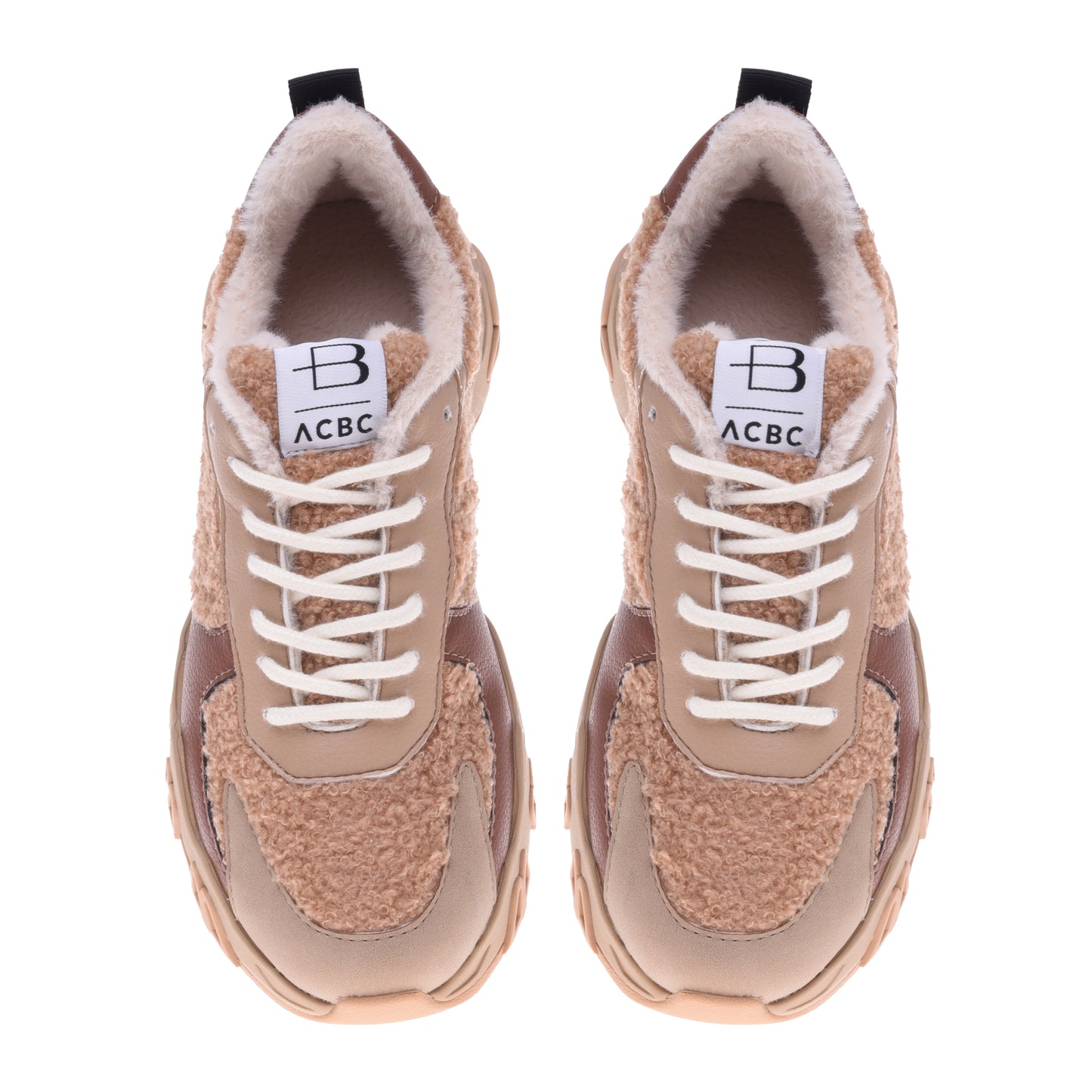 Baskets en simili cuir beige