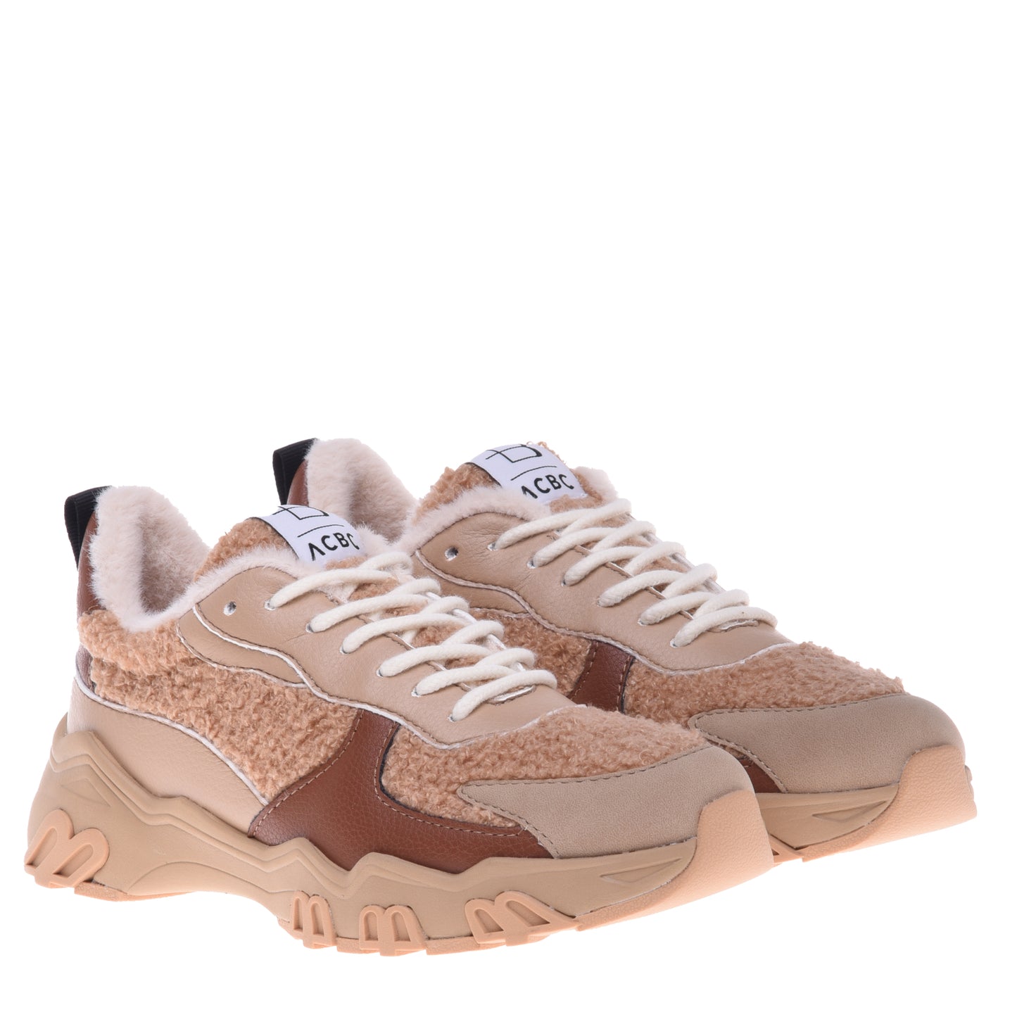 Baskets en simili cuir beige
