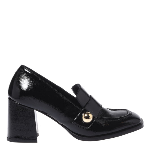 Black heeled loafers in naplak