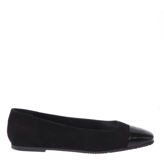 Black patent leather and suede ballerinas