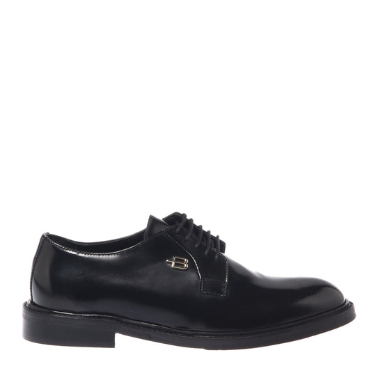 Black lace-up shoes in polished leather