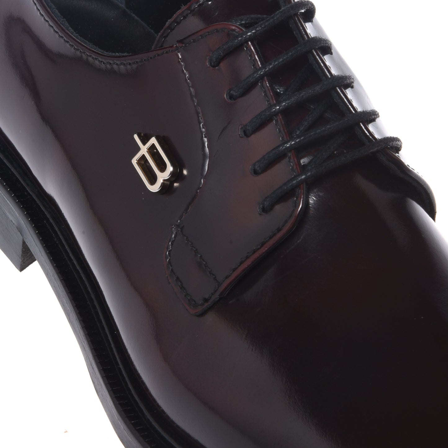 Burgundy lace-up shoes in polished leather