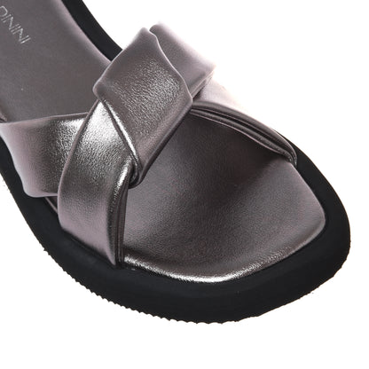 Mule en éco-nappa laminé gris
