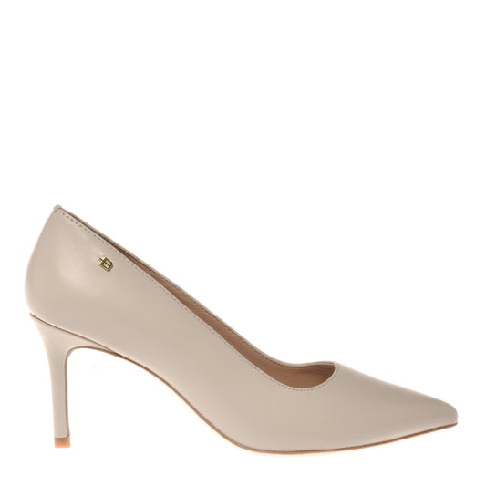 Nude leather pumps