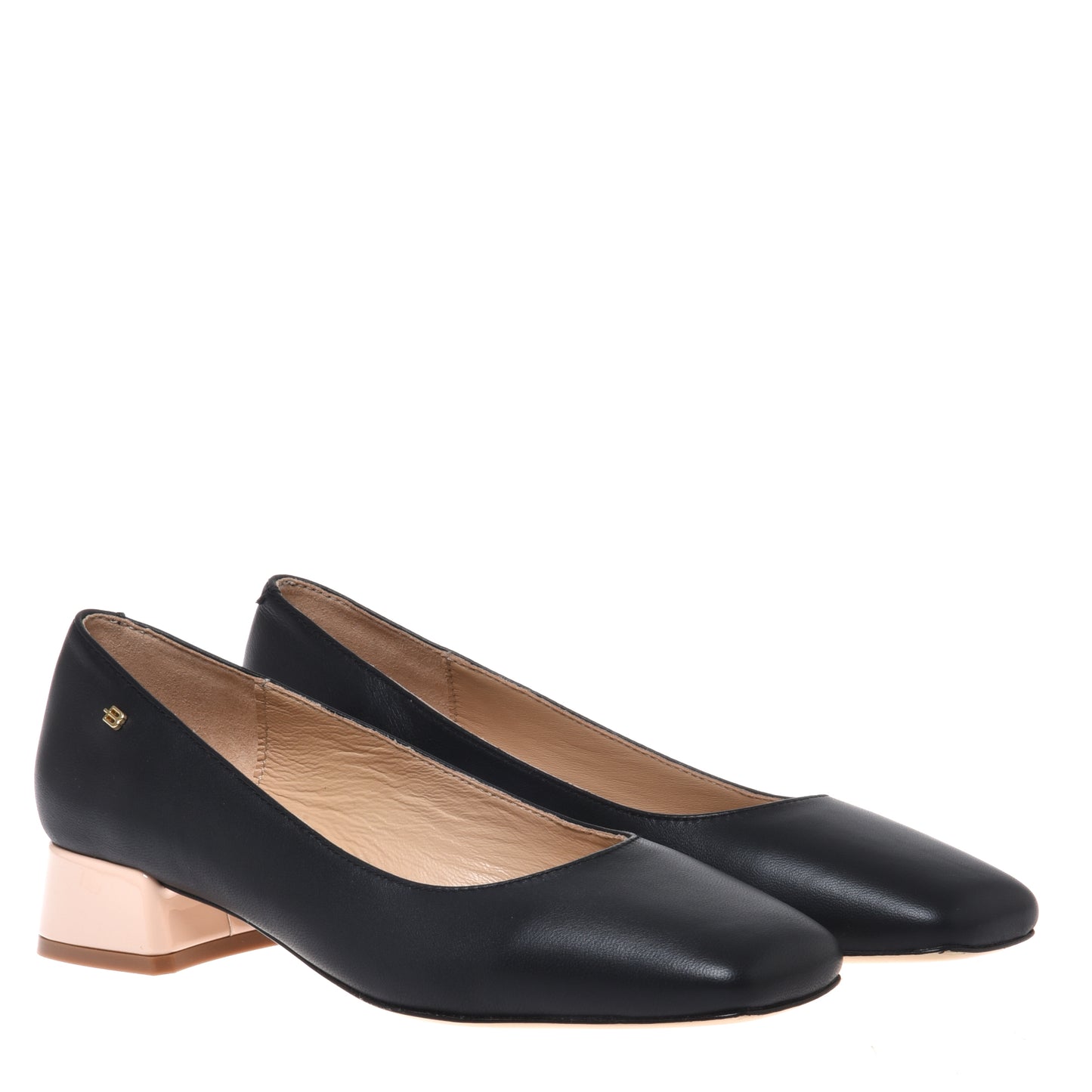 Black leather and nude patent leather pump