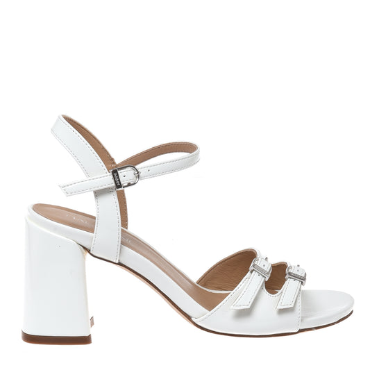 Sandale en vernis blanc