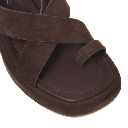 Sandale en daim marron foncé